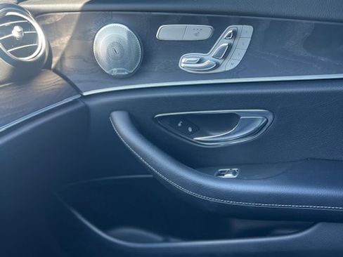 Used 2017 Mercedes-Benz E 400 E 400 4MATIC Wagon 4D image 21