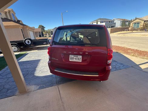 Used 2015 Dodge Grand Caravan American Value Package w/ UConnect Hands-Free Group image 5