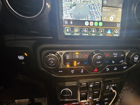 Used 2022 Jeep Wrangler Unlimited Rubicon w/ Trailer Tow Package image 17