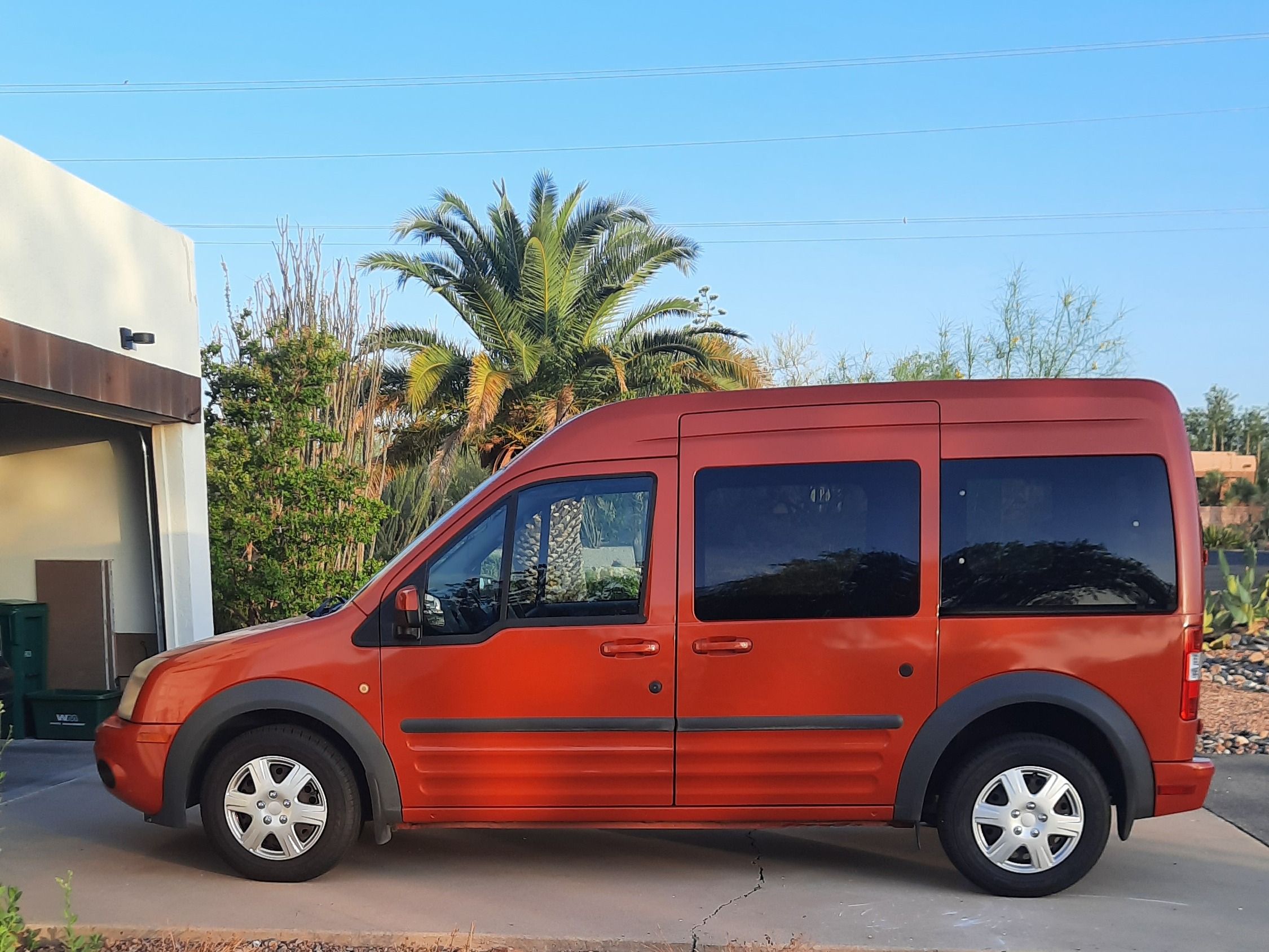 Used 2013 Ford Transit Connect XLT Premium FWD image 2