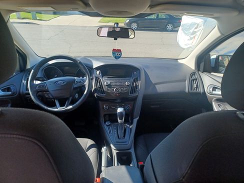 Used 2016 Ford Focus SE w/ SE Sport Package image 11