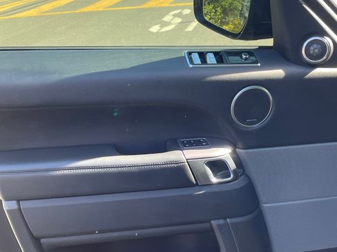 Used 2018 Land Rover Range Rover Sport HSE image 15