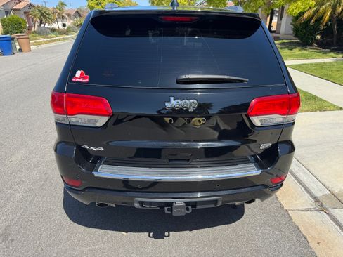 Used 2017 Jeep Grand Cherokee Overland w/ Jeep Active Safety Group AWD/4WD image 4