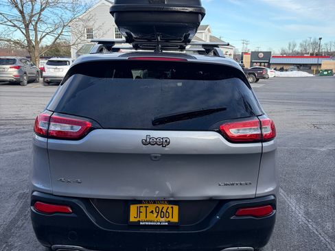 Used 2016 Jeep Cherokee Limited image 5