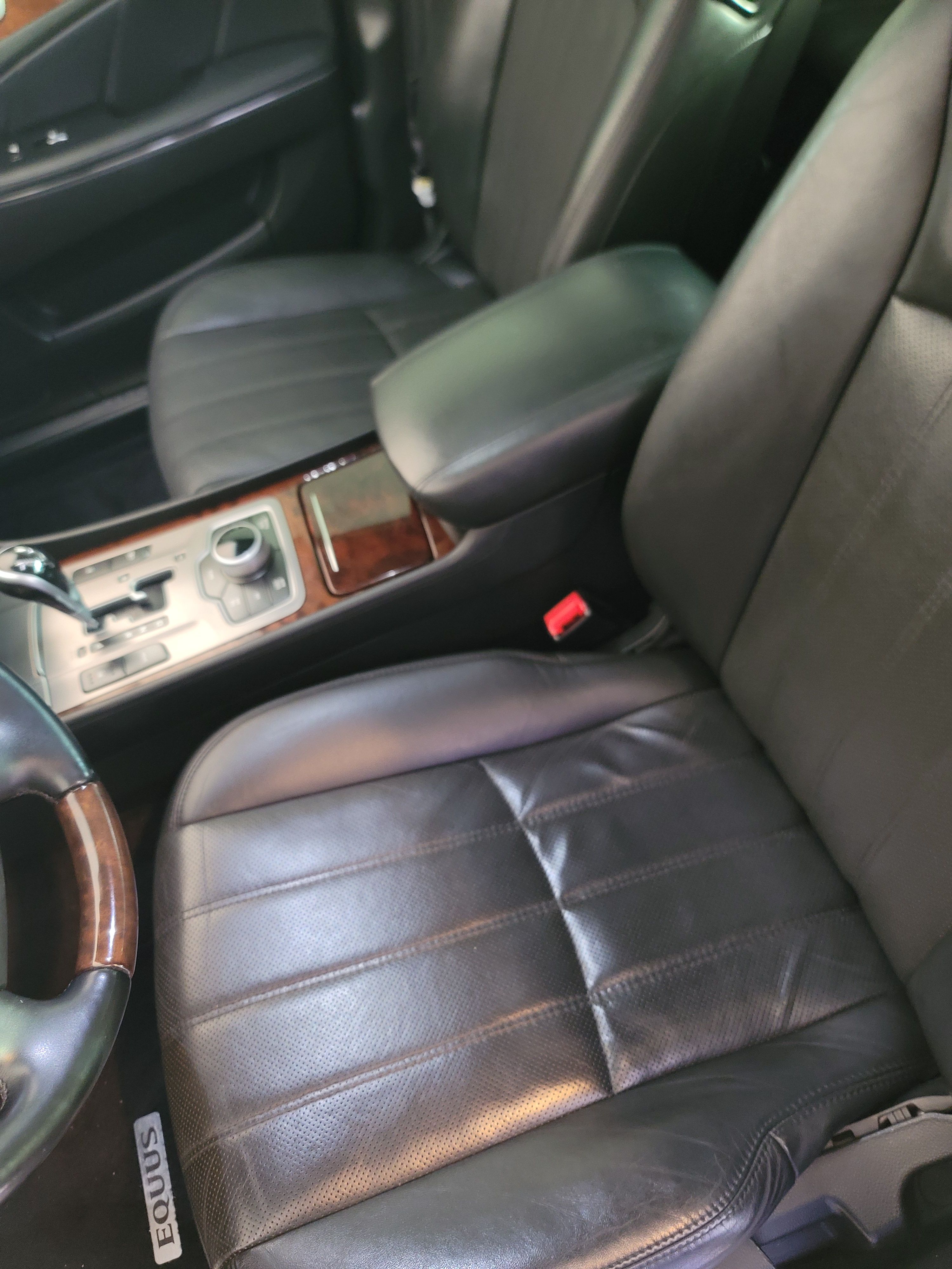 Used 2013 Hyundai Equus Signature RWD image 6