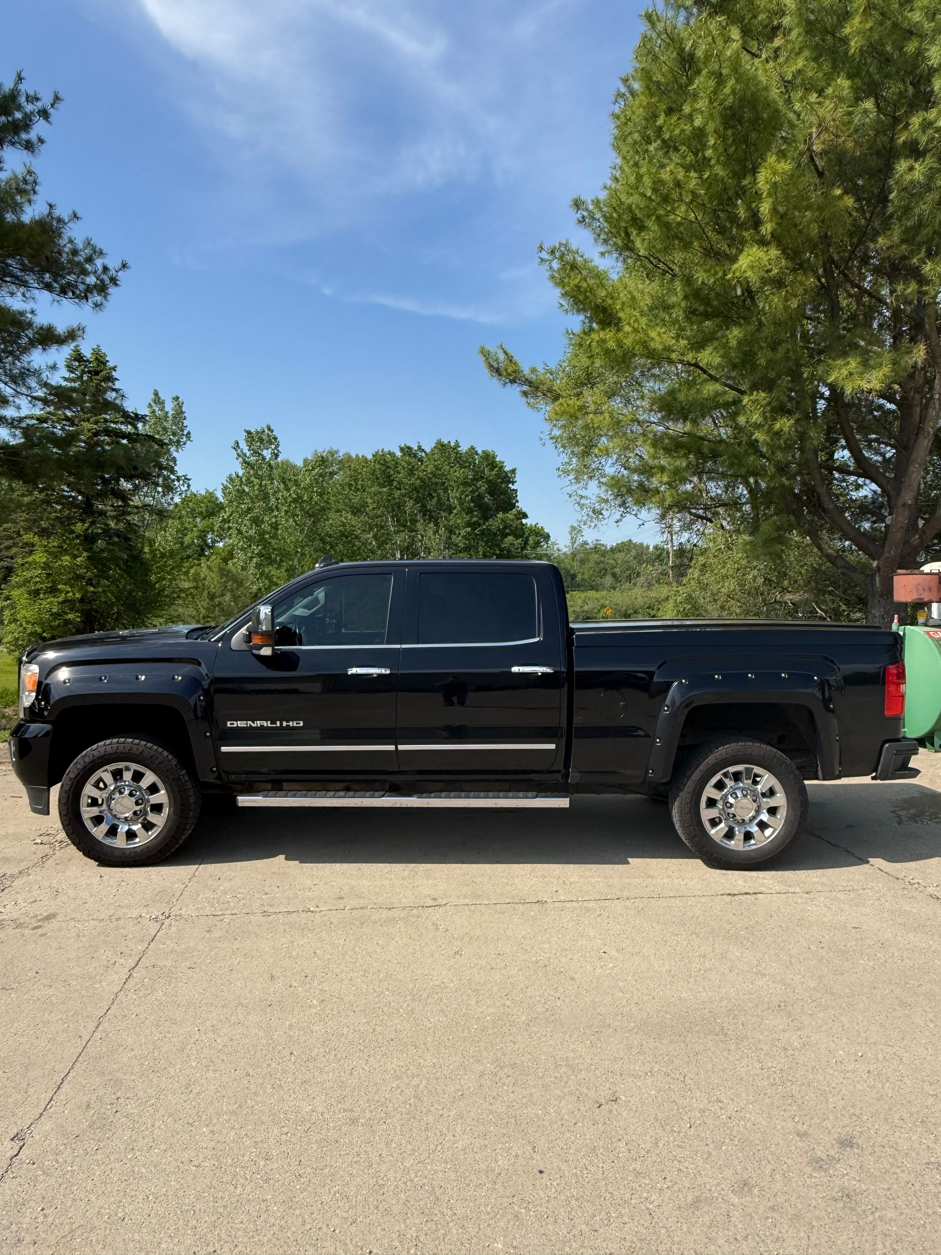 Used 2015 GMC Sierra 2500 Denali w/ Duramax Plus Package AWD/4WD image 1