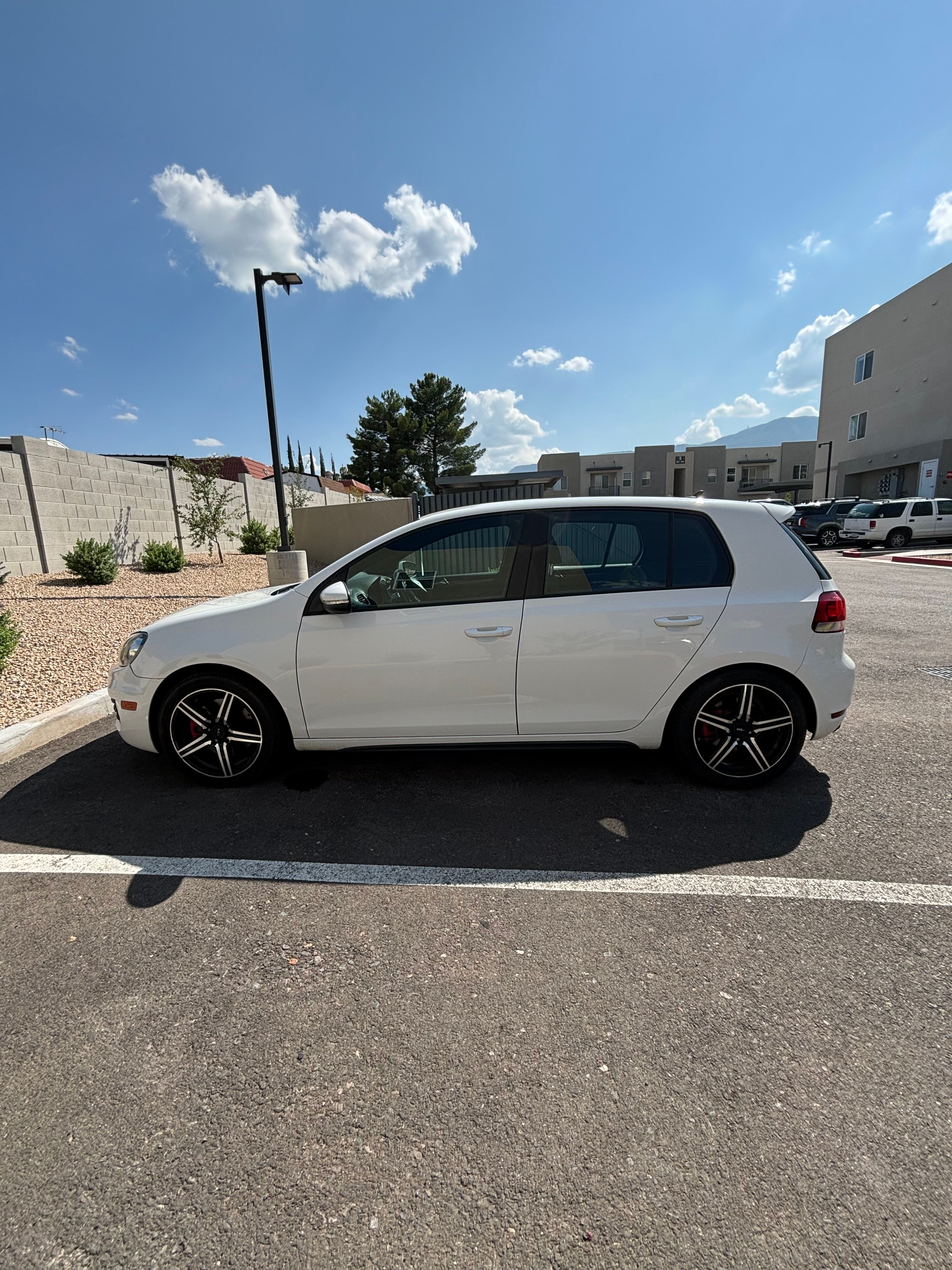 Used 2010 Volkswagen GTI 4-Door FWD image 11