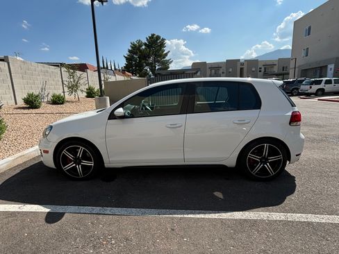 Used 2010 Volkswagen GTI 4-Door FWD image 11