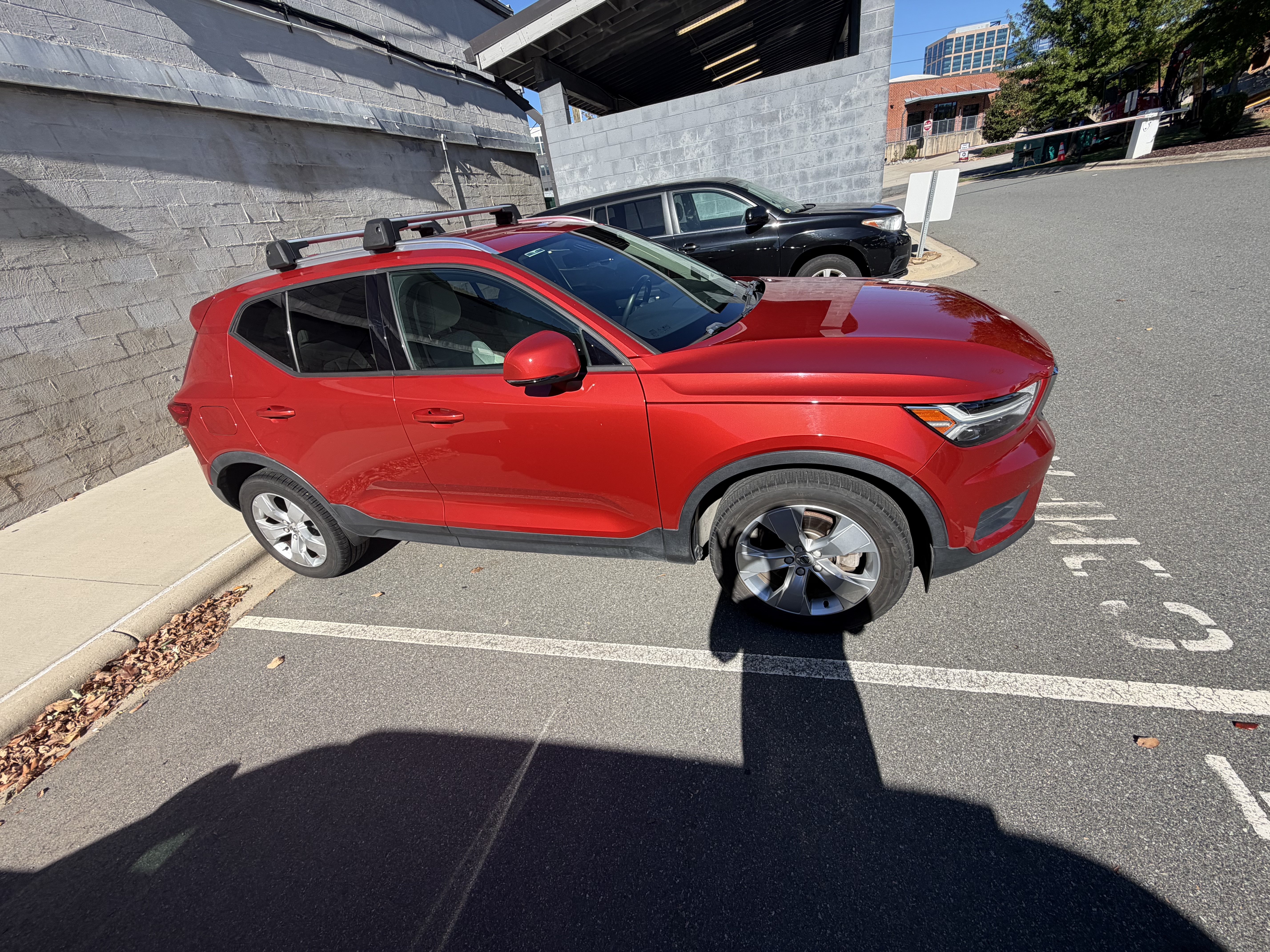 Used 2020 Volvo XC40 T4 Momentum FWD image 4