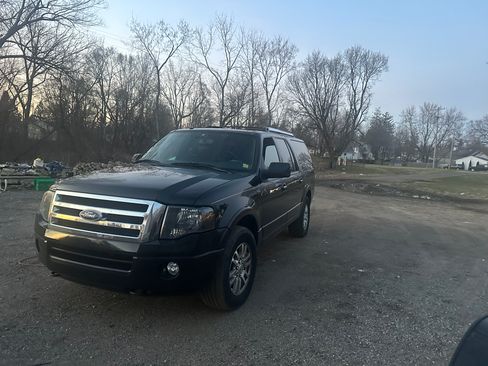 Used 2013 Ford Expedition EL Limited image 2