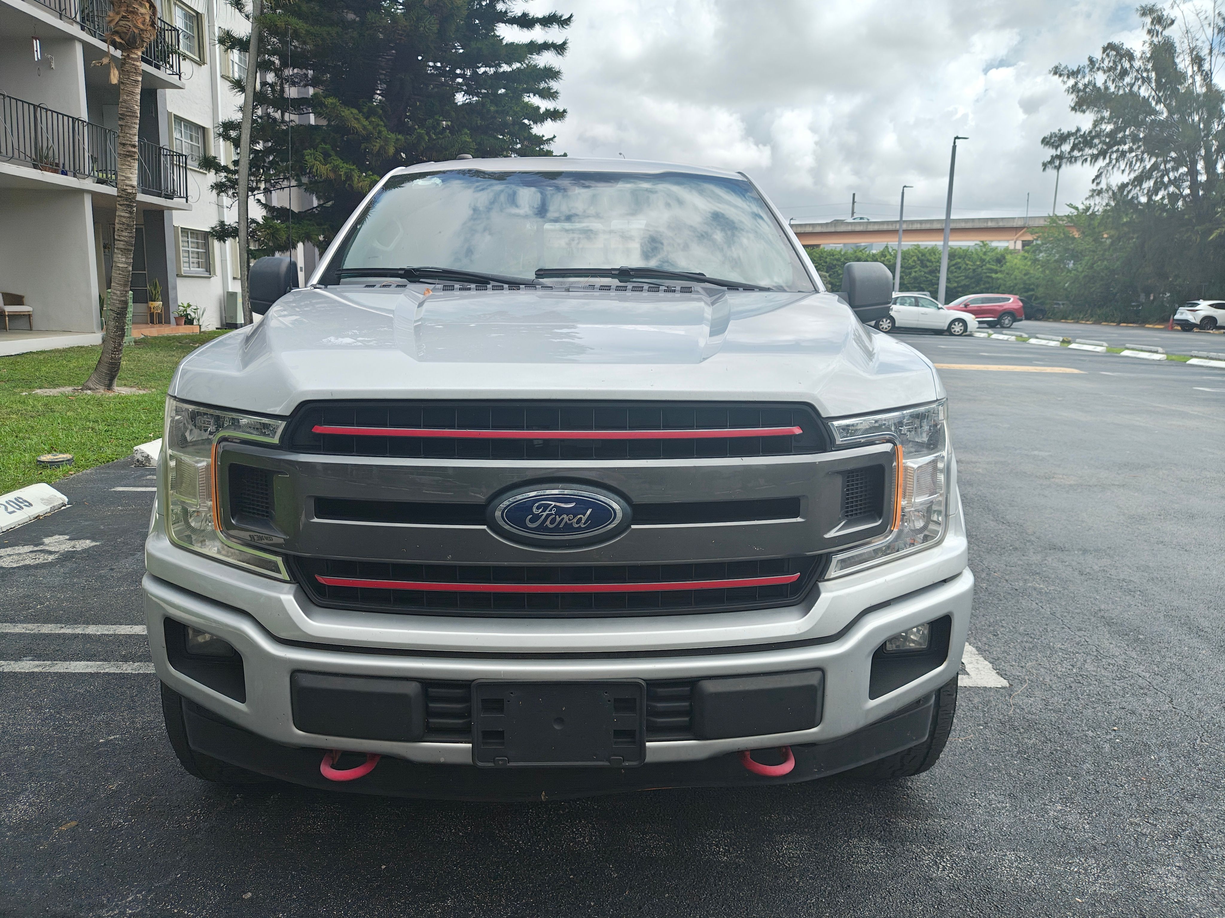 Used 2018 Ford F150 XLT w/ Equipment Group 302A Luxury AWD/4WD image 11
