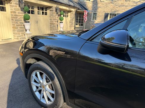 Used 2019 Porsche Cayenne image 11