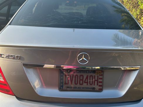 Used 2012 Mercedes-Benz C 250 Sedan image 5
