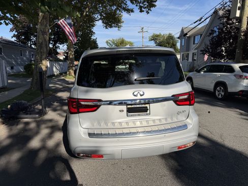 Used 2018 INFINITI QX80 4WD w/ Driver Assistance Package image 8