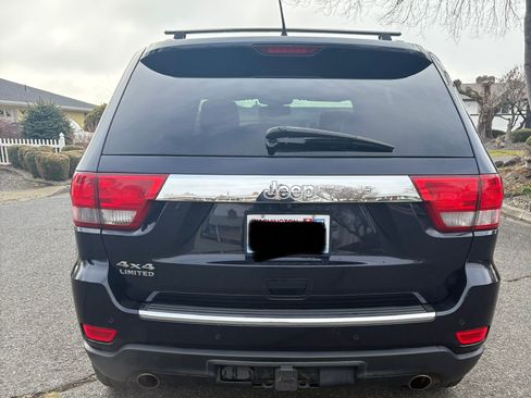 Used 2011 Jeep Grand Cherokee Limited w/ Trailer Tow Group IV image 5