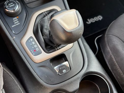 Used 2014 Jeep Cherokee Latitude image 16