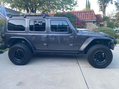 Used 2020 Jeep Wrangler Unlimited Sahara AWD/4WD image 2