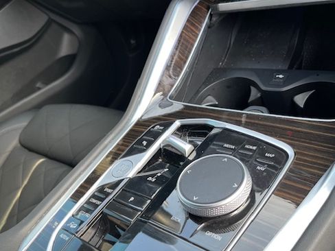 Used 2025 BMW X6 xDrive40i w/ Climate Comfort Package image 9