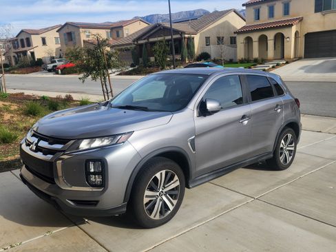 Used 2021 Mitsubishi Outlander Sport SE image 2