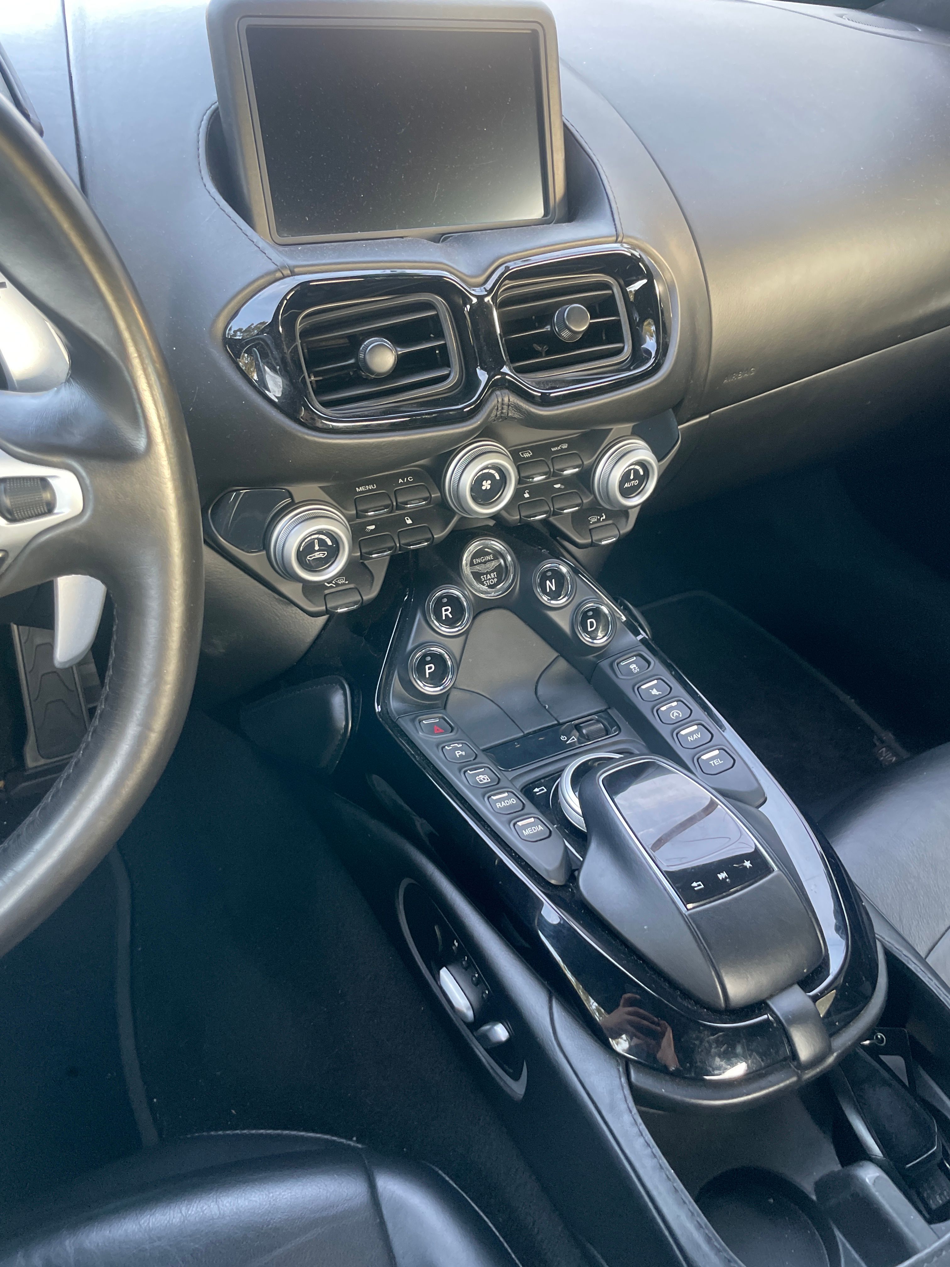 Used 2019 Aston Martin V8 Vantage Coupe RWD image 6