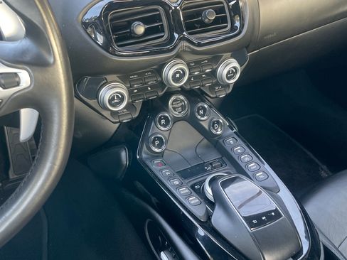 Used 2019 Aston Martin V8 Vantage Coupe image 6
