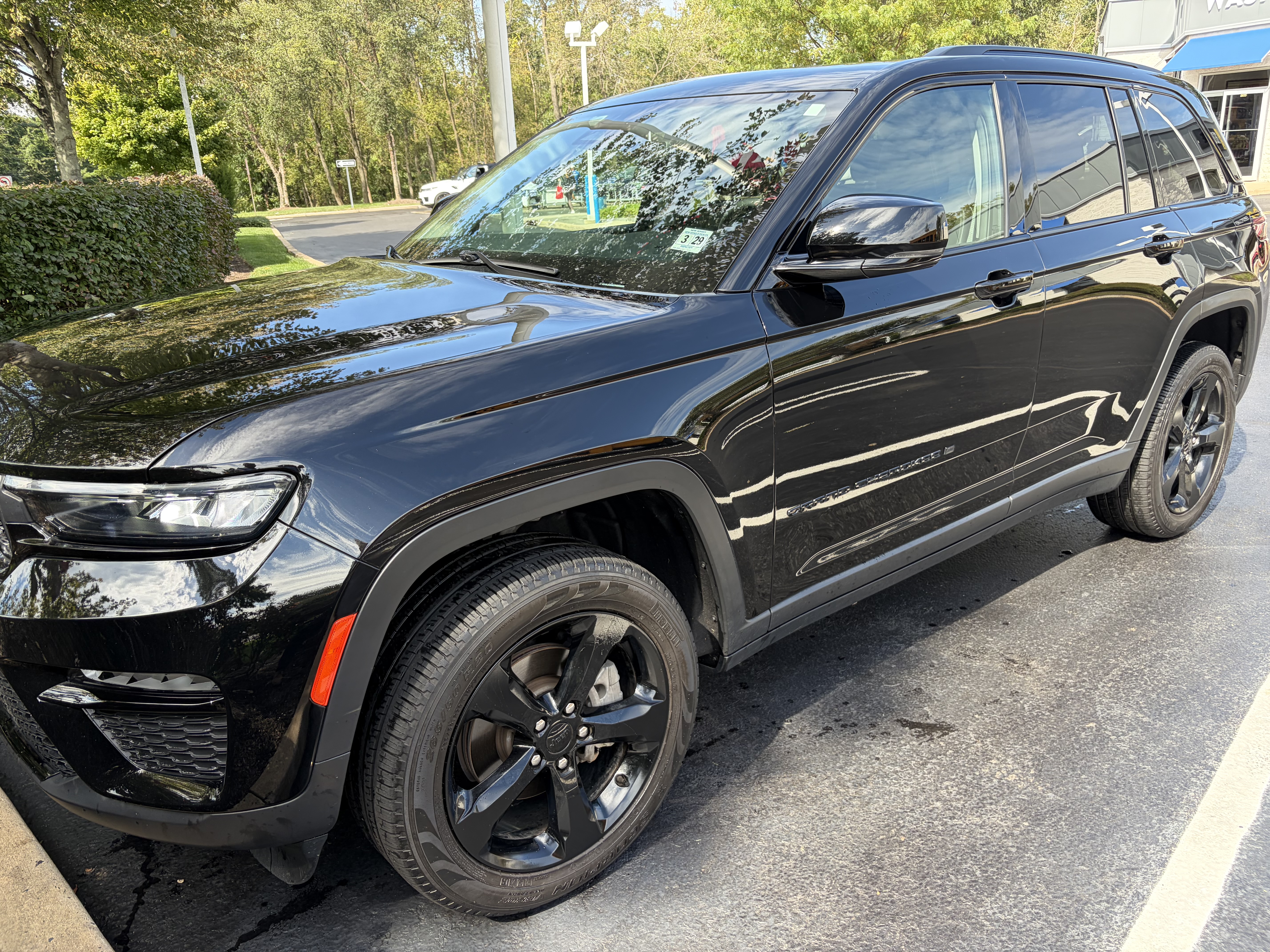 Used 2024 Jeep Grand Cherokee Limited w/ Black Appearance Package AWD/4WD image 1