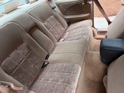 Used 1996 Ford Thunderbird LX RWD image 10