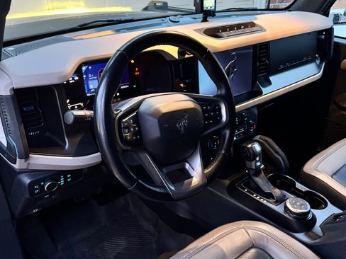 Used 2022 Ford Bronco Wildtrak image 14