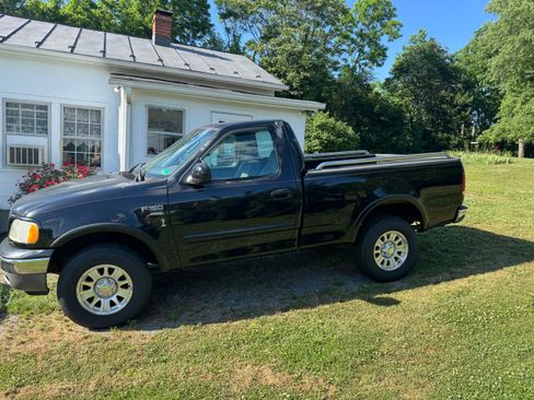 Used 2003 Ford F150 XLT AWD/4WD image 1