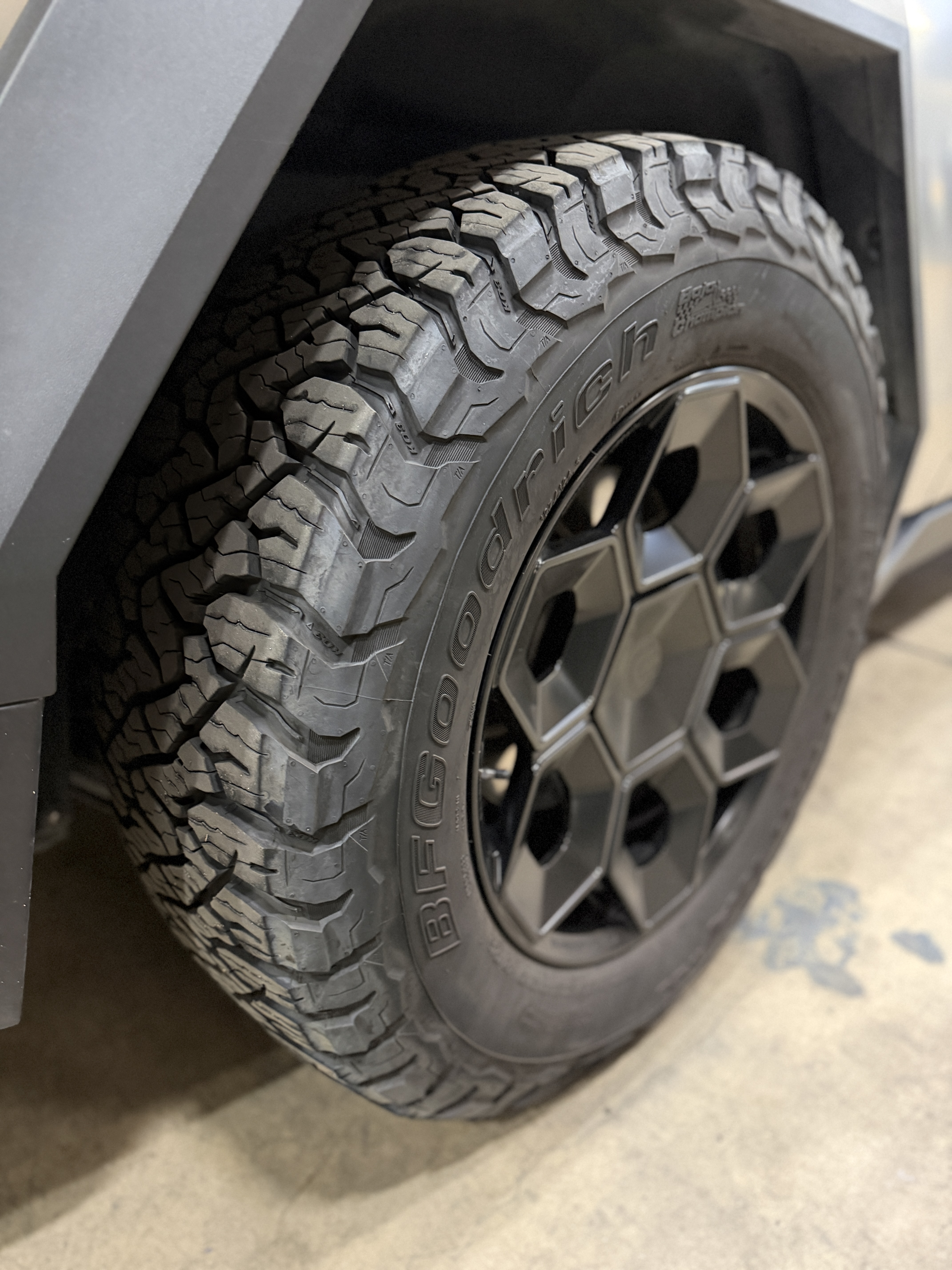 Used 2024 Tesla Cybertruck Cyberbeast AWD/4WD image 15