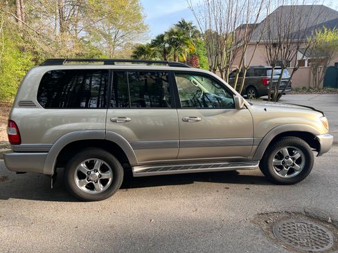 Used 2007 Toyota Land Cruiser AWD/4WD image 32