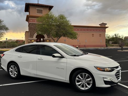 Used 2019 Chevrolet Malibu LT FWD image 1