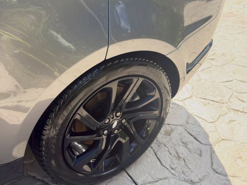 Used 2020 Land Rover Range Rover Sport HSE image 11