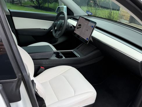 Used 2022 Tesla Model Y Long Range AWD/4WD image 10
