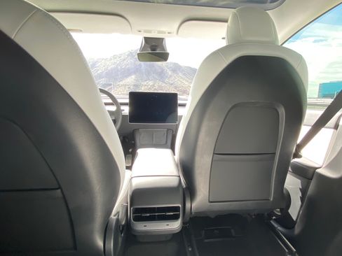 Used 2022 Tesla Model Y Performance AWD/4WD image 6