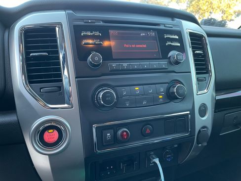 Used 2017 Nissan Titan SV RWD image 12