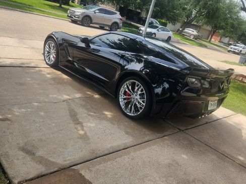 Used 2015 Chevrolet Corvette Z06 w/ 3LZ Preferred Equipment Group image 4