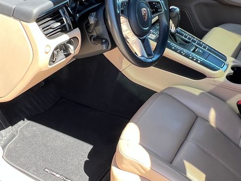 Used 2020 Porsche Macan image 6