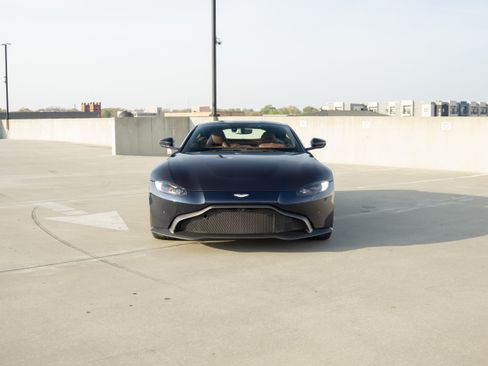 Used 2020 Aston Martin V8 Vantage Coupe image 2