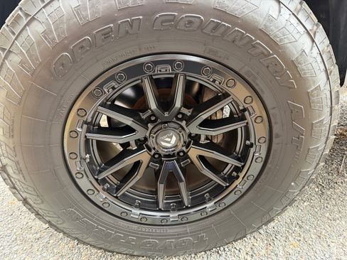 Used 2015 Toyota Tacoma TRD Pro image 2