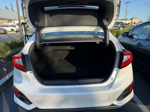 Used 2020 Honda Clarity Touring image 17