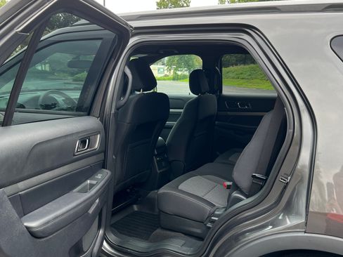 Used 2018 Ford Explorer XLT w/ Equipment Group 201A AWD/4WD image 16