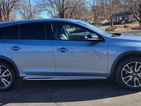 Used 2017 Volvo V60 T5 Cross Country Platinum w/ Climate Package image 2