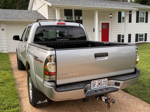 Used 2015 Toyota Tacoma 4x4 Double Cab w/ TRD Sport Package image 6