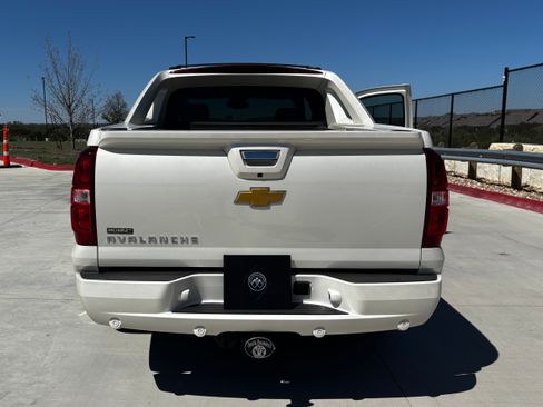 Used 2013 Chevrolet Avalanche LTZ image 5