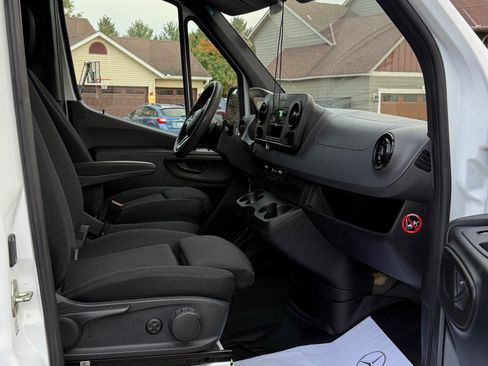 Used 2020 Mercedes-Benz Sprinter 2500 image 10