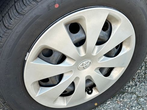 Used 2014 Toyota Prius C One image 8