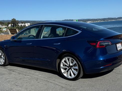 Used 2018 Tesla Model 3 Long Range image 2