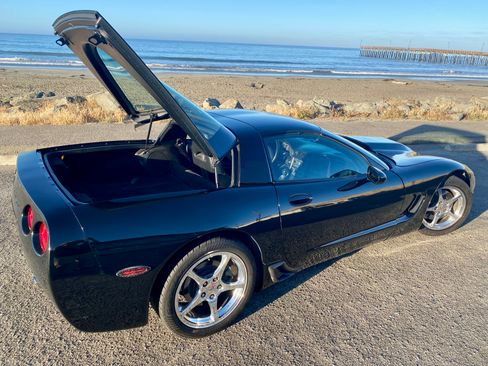 Used 2000 Chevrolet Corvette Coupe w/ Memory Pkg RWD image 5