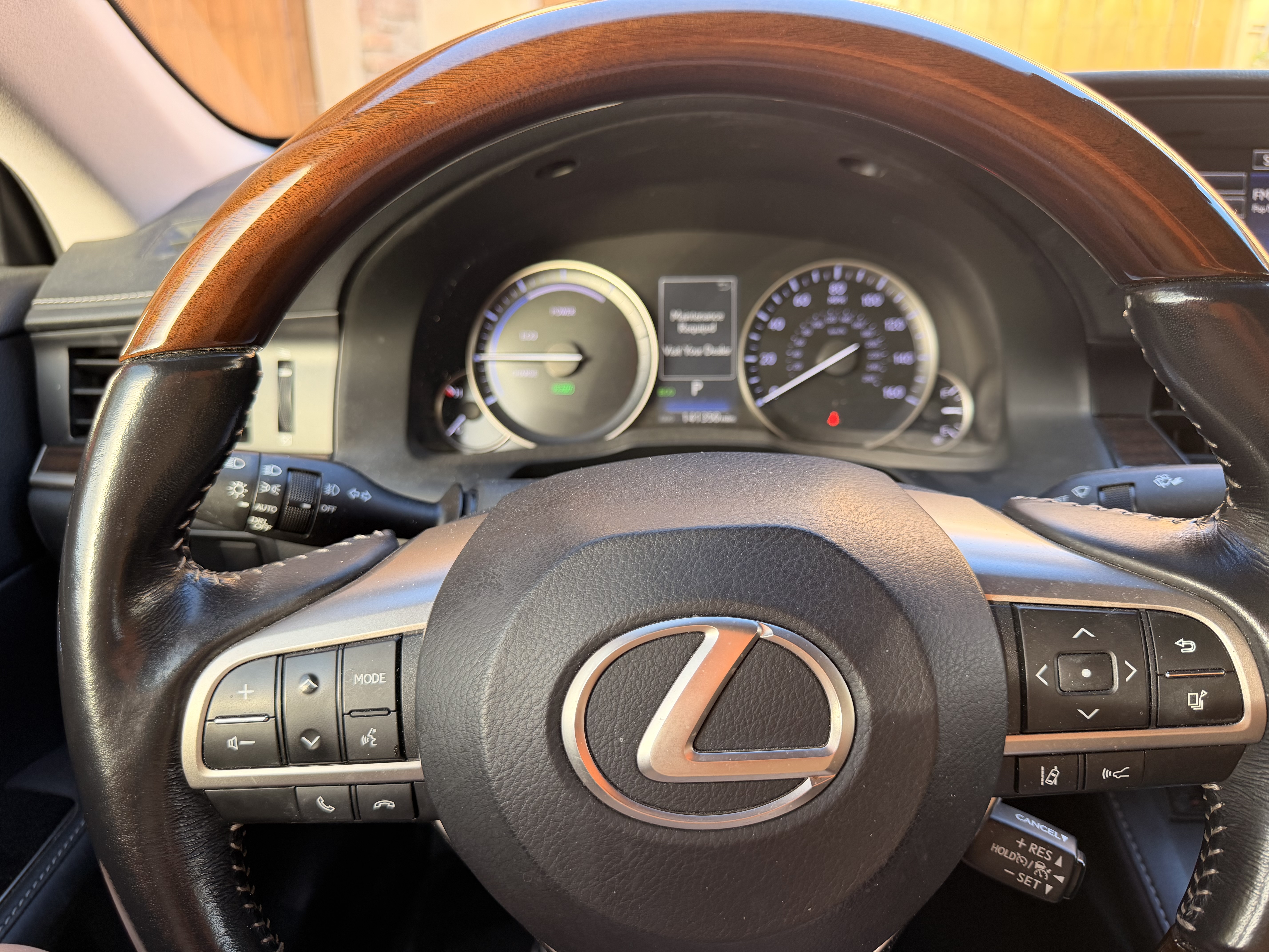 Used 2016 Lexus ES 300h w/ Luxury Package w/Wood Trim FWD image 8